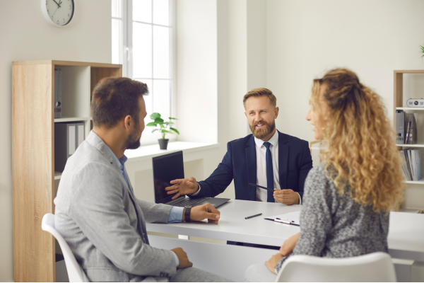Mortgage_brokers_vs_going_direct_to_a_lender_whats_the_real_difference (1).png